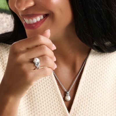 Elegant Pearl Knot Look